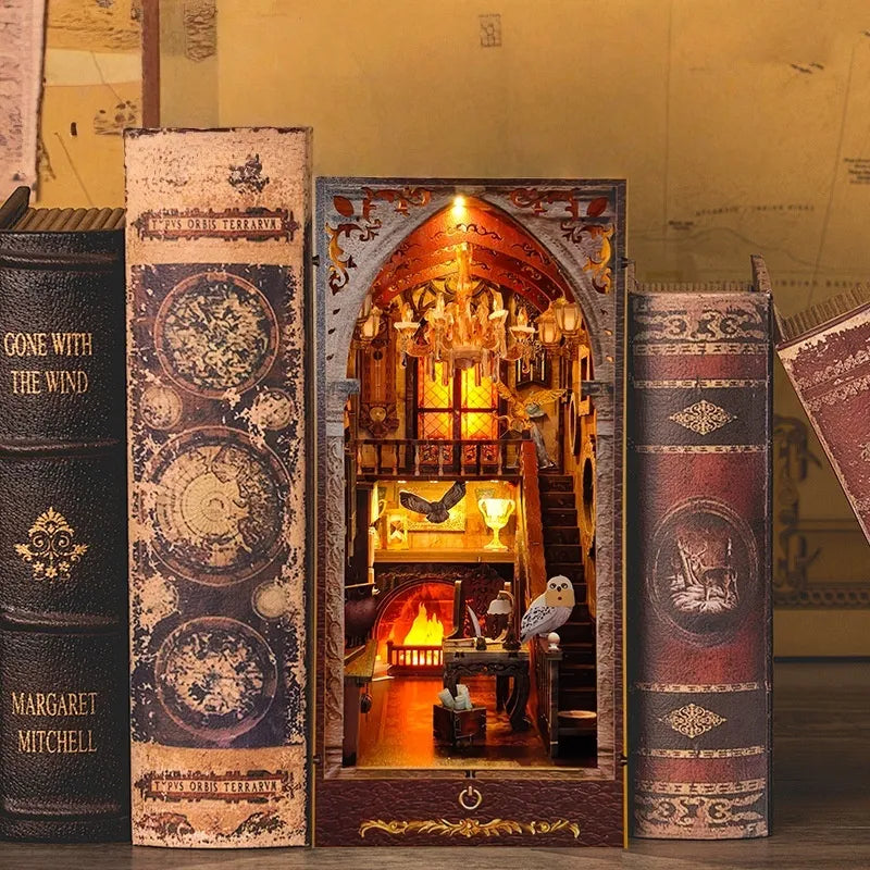 Auditorium Magique · style Hogwarts · kit book nook animaux, astronomie · Nookora atelier français