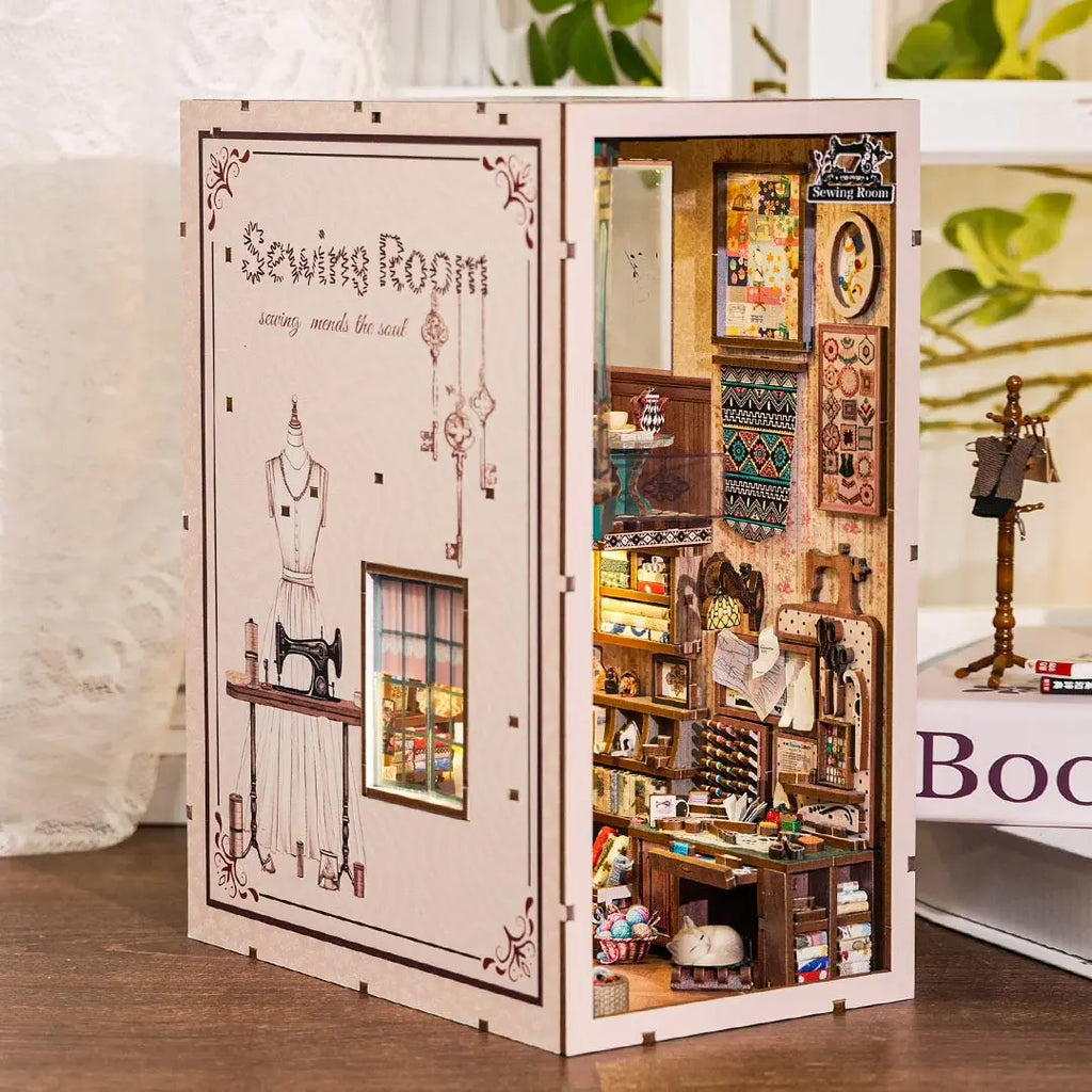 L'Atelier de Couture · kit book nook animaux, astronomie · Nookora atelier français