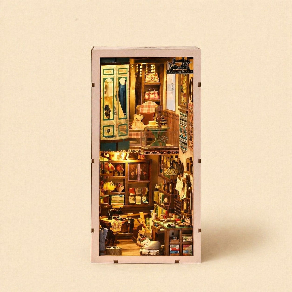 Book Nook - L'Atelier de Couture · book nook fantasy · packshot premium · Nookora