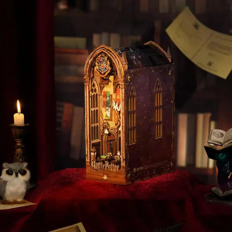 Book Nook - L'Auditorium Magique · style Hogwarts · book nook · Nookora