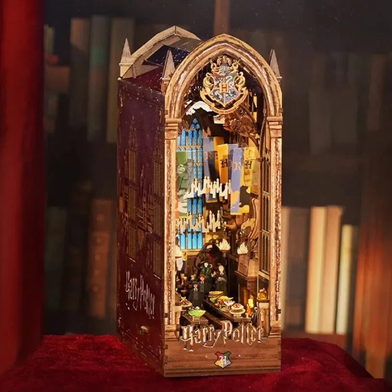 Book Nook - L'Auditorium Magique · style Hogwarts · book nook · Nookora