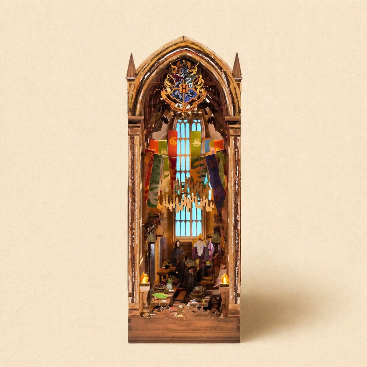 Book Nook - L'Auditorium Magique · style Hogwarts · book nook japonais · packshot premium · Nookora