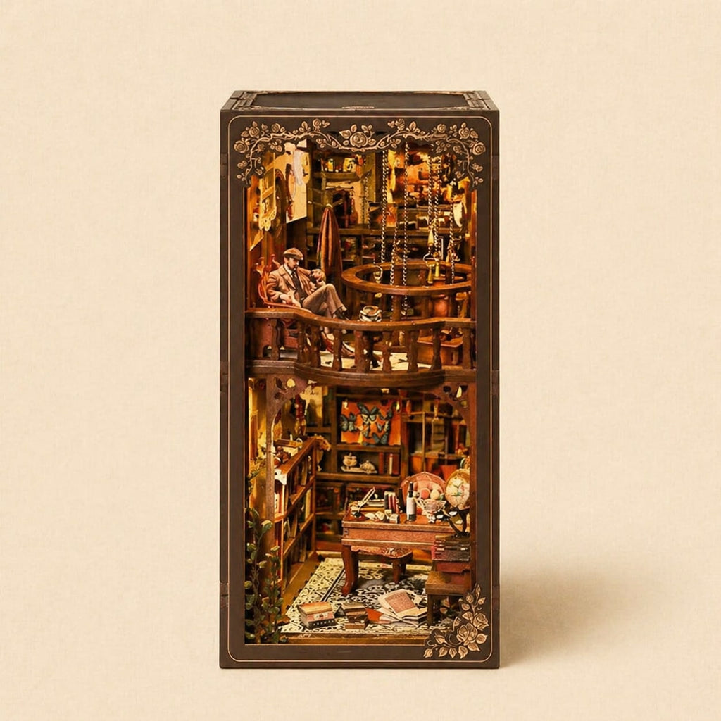 Book Nook - L'Énigme du Coffre Sombre · book nook fantasy · packshot premium · Nookora