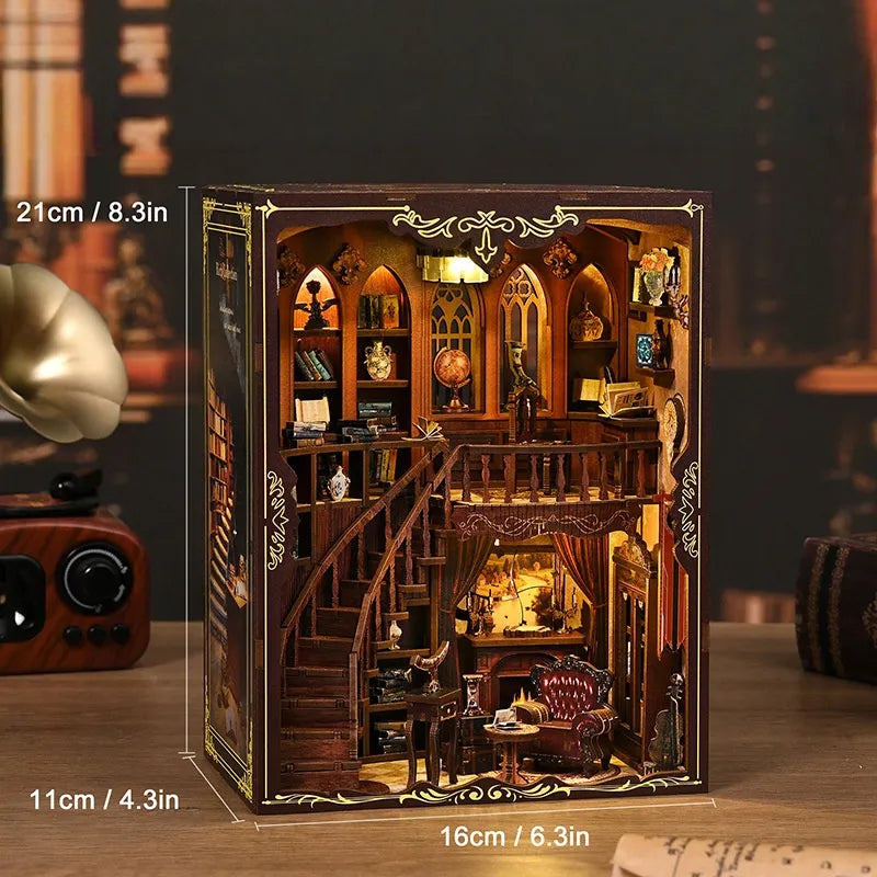 La Bibliothèque des Rimes Anciennes · kit book nook animaux, astronomie · Nookora atelier français