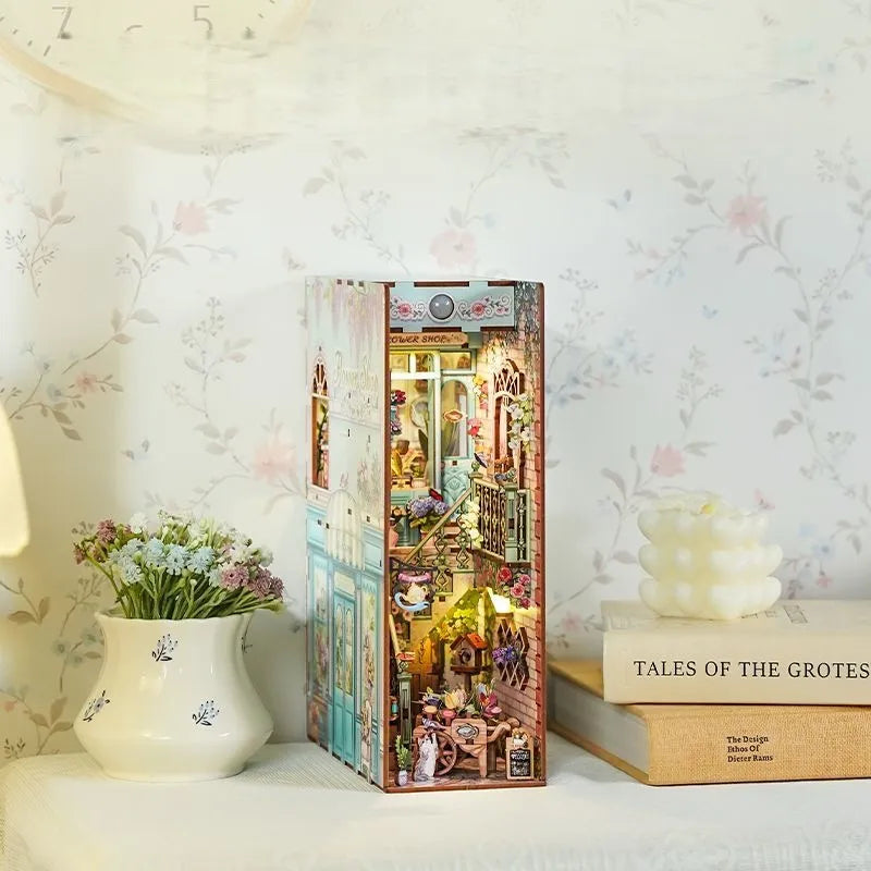 Book Nook - La Boutique de Fleurs · book nook · Nookora