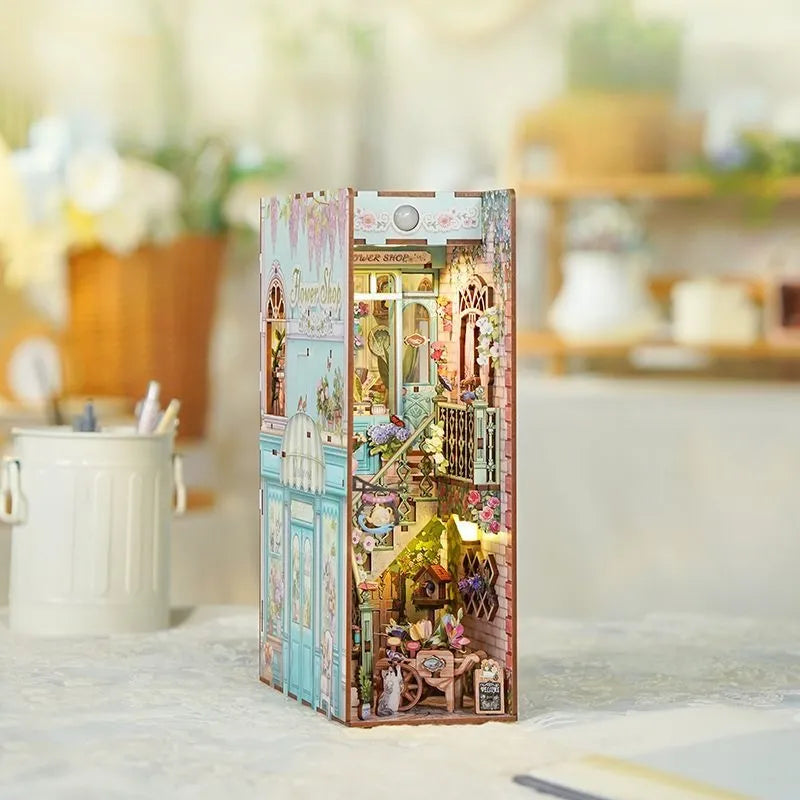 Book Nook - La Boutique de Fleurs · book nook · Nookora