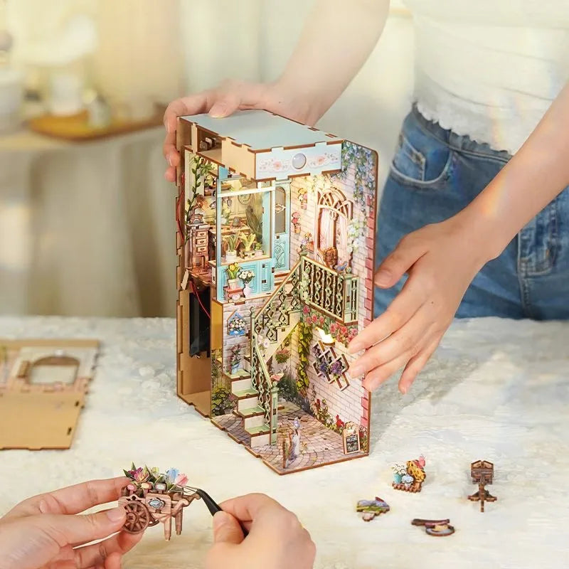 Book Nook - La Boutique de Fleurs · book nook · Nookora