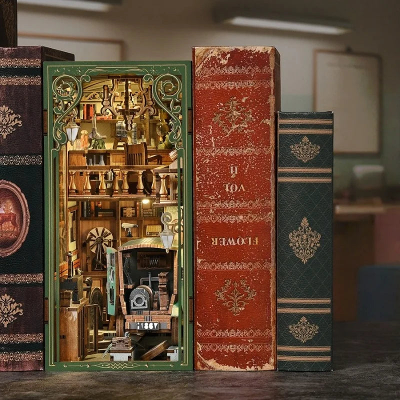 La Dame au Radium · Marie Curie · book nook asie, astronomie miniature à construire · Nookora