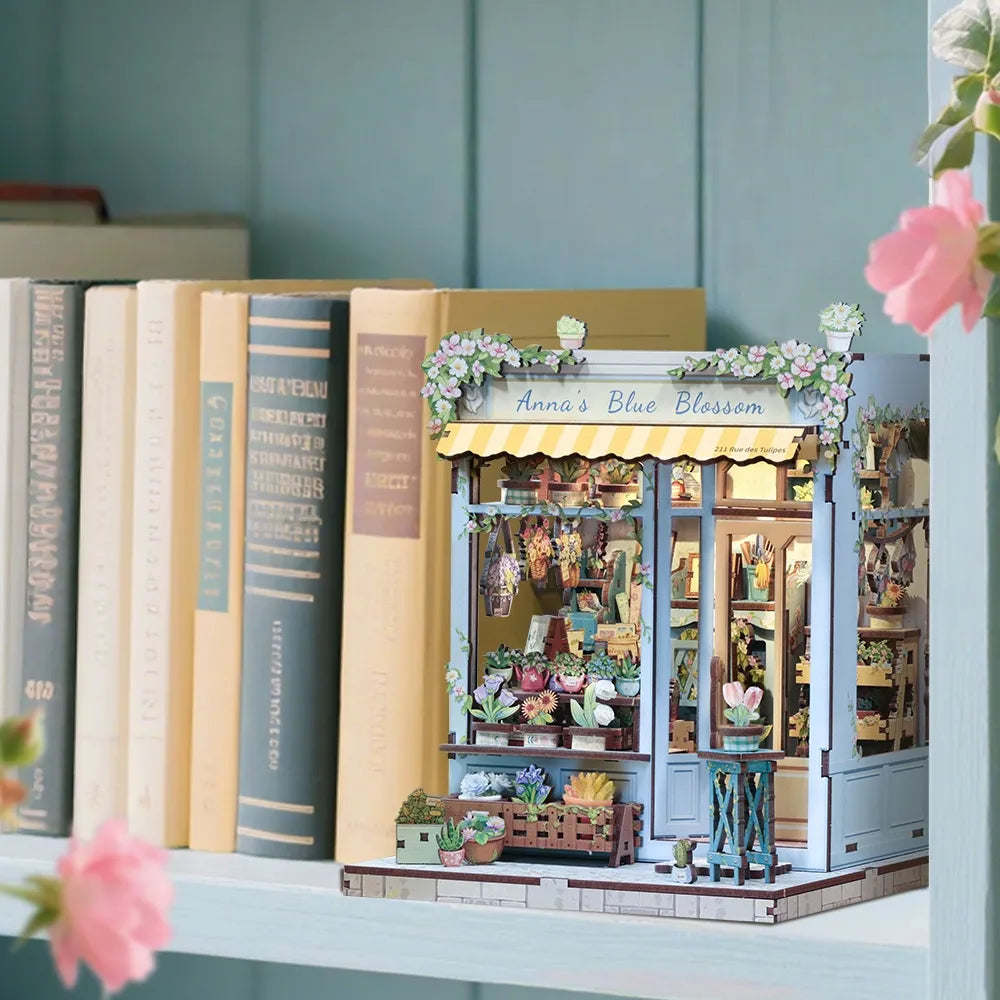Book Nook - La Fleur Bleue d'Anna · maison miniature · book nook · Nookora