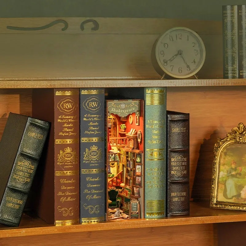Book Nook - La Librairie de la Rive Gauche · book nook · Nookora