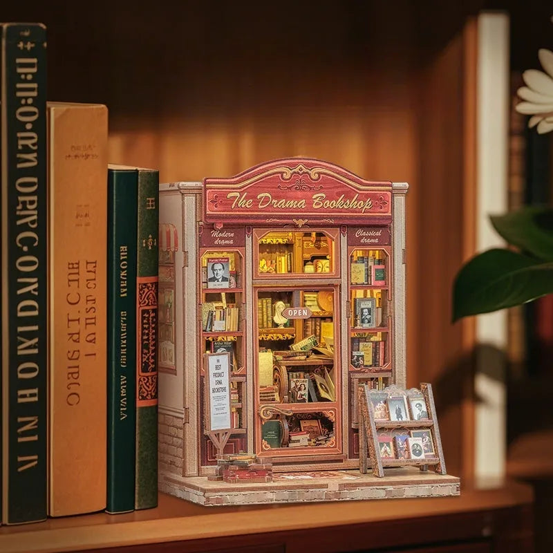 Book Nook - La Librairie Théâtrale · maison miniature · book nook · Nookora