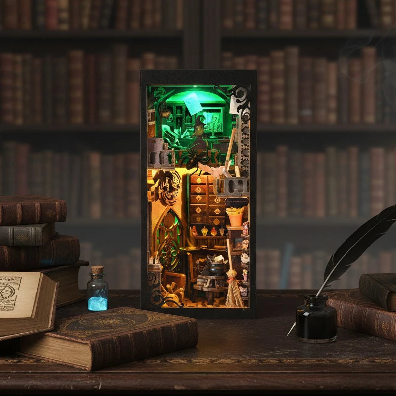 La Maison du Sorcier Maître · kit book nook animaux, astronomie · Nookora atelier français