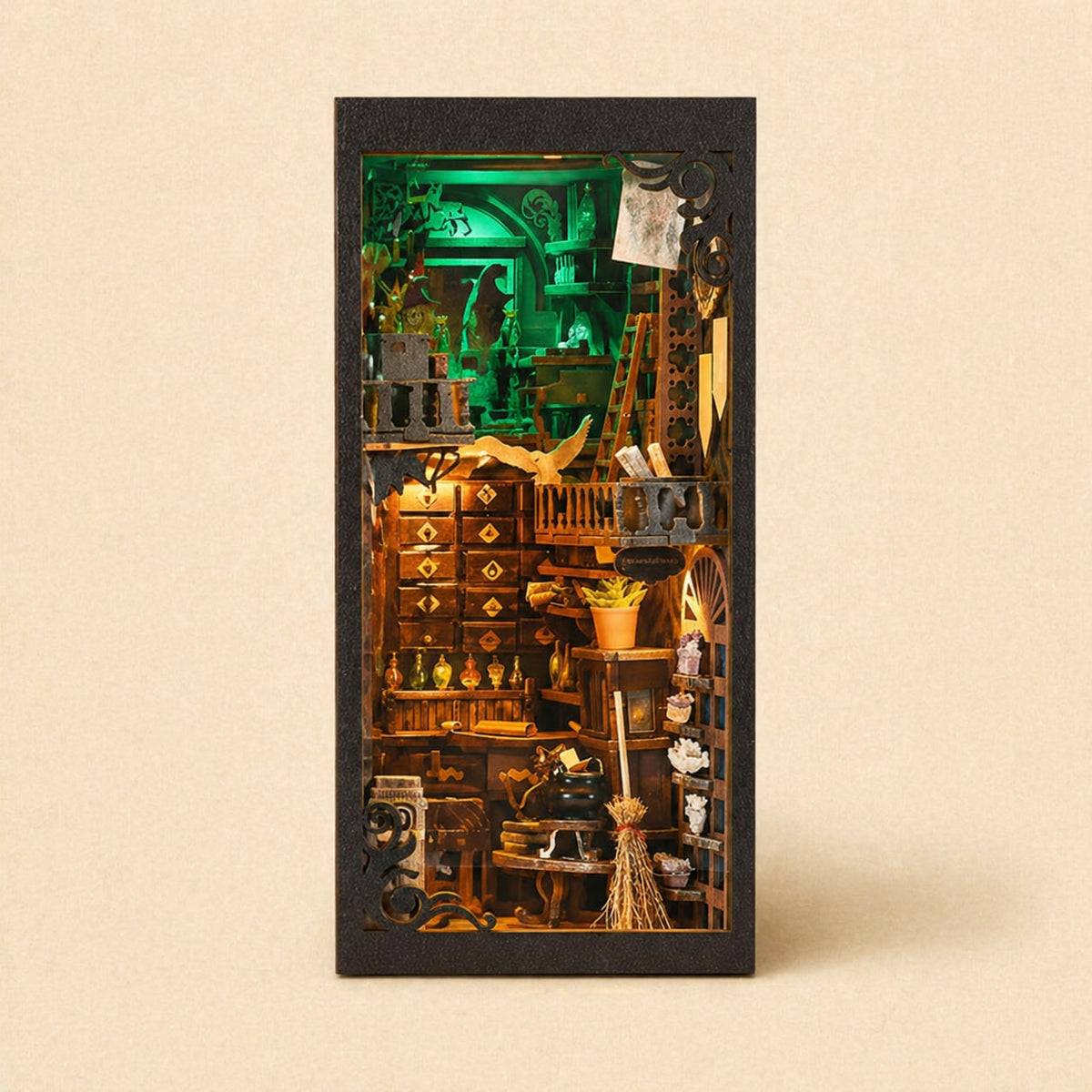 Book Nook - La Maison du Sorcier Maître · book nook magie · packshot premium · Nookora