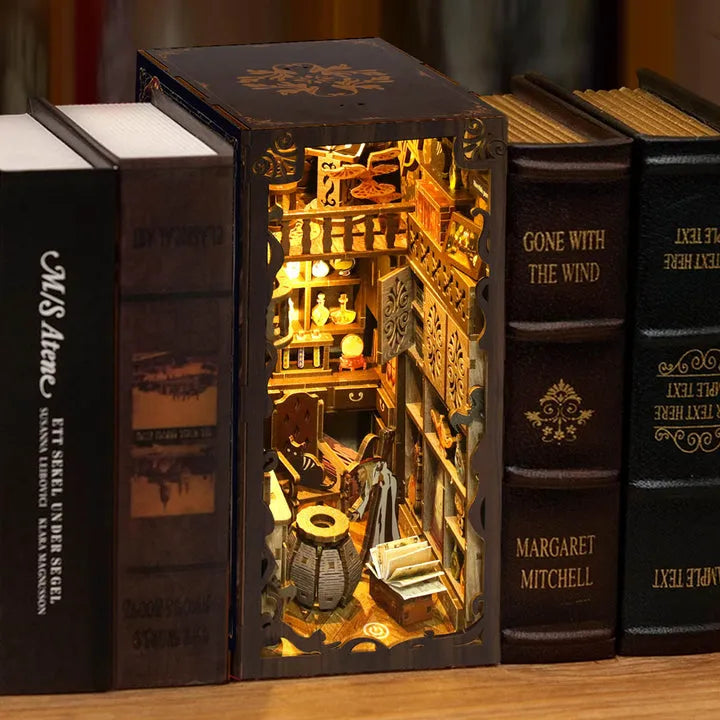 Book Nook - La Nuit Magique · book nook · Nookora