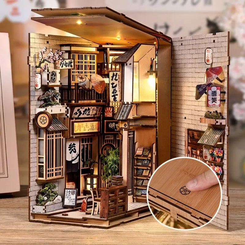 La Ruelle qui Attend le Chat · kit book nook amour, animaux · Nookora atelier français