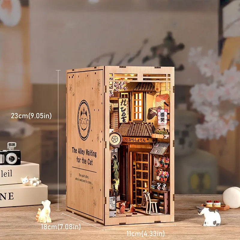 Book Nook - La Ruelle qui Attend le Chat · book nook · Nookora