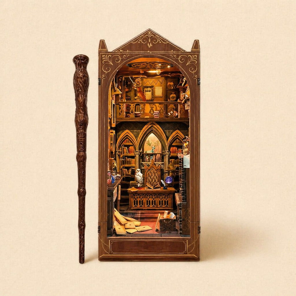 Book Nook - Le Bureau du Sorcier · book nook magie · packshot premium · Nookora