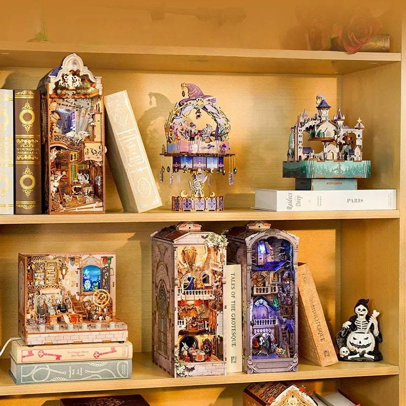 Book Nook - Le Carnaval des Monstres · book nook · Nookora