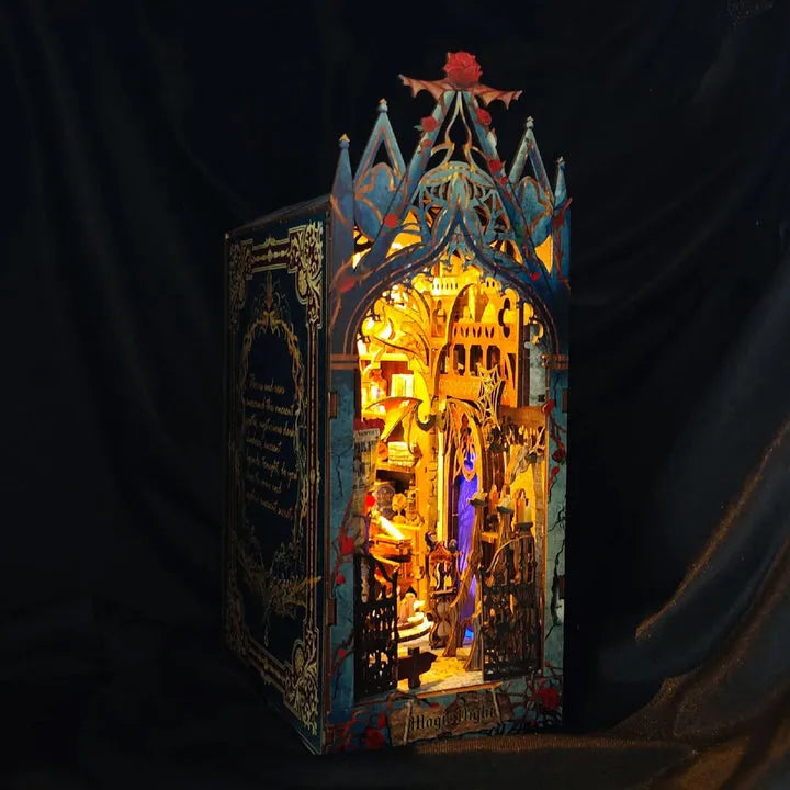 Book Nook - Le Château du Crépuscule · book nook · Nookora