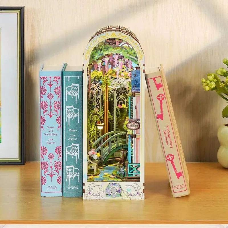 Book Nook - Le Jardin de Giverny · book nook · Nookora