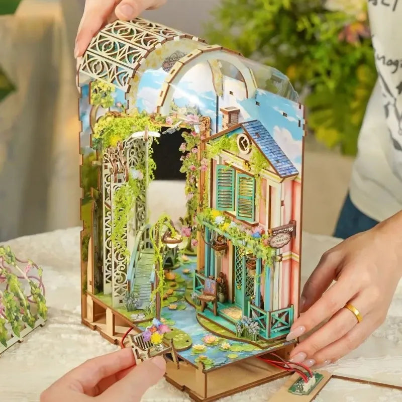 Book Nook - Le Jardin de Giverny · book nook · Nookora