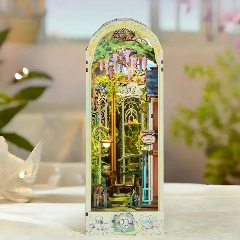 Book Nook - Le Jardin de Giverny · book nook · Nookora