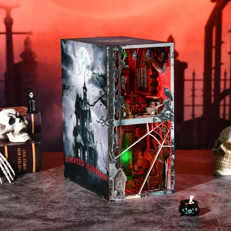 Le Manoir Hanté · book nook animaux, astronomie miniature à construire · Nookora