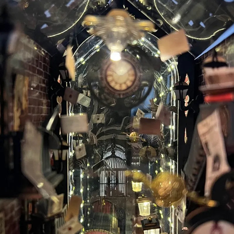 Book Nook - Le Quai du Train Fantastique · book nook · Nookora