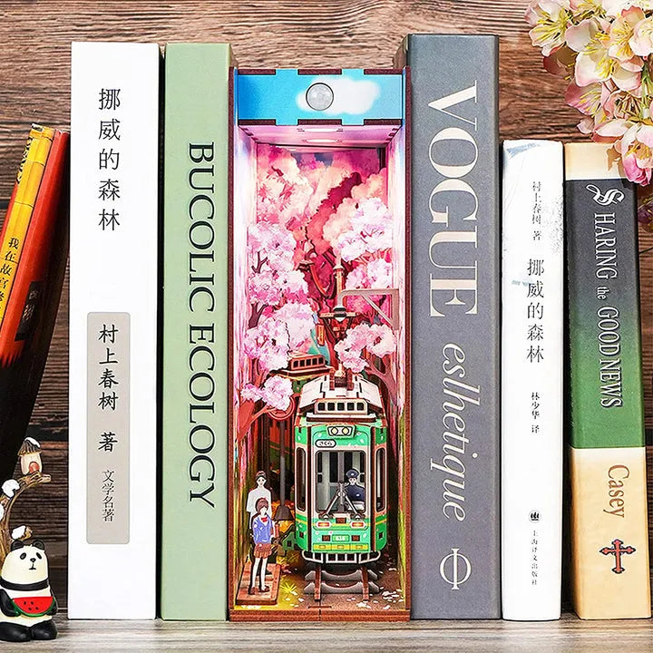 Le Voyage des Sakuras · kit book nook amour, astronomie · Nookora atelier français